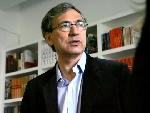 Orhan Pamuk bị đề nghị trả lại giải Nobel